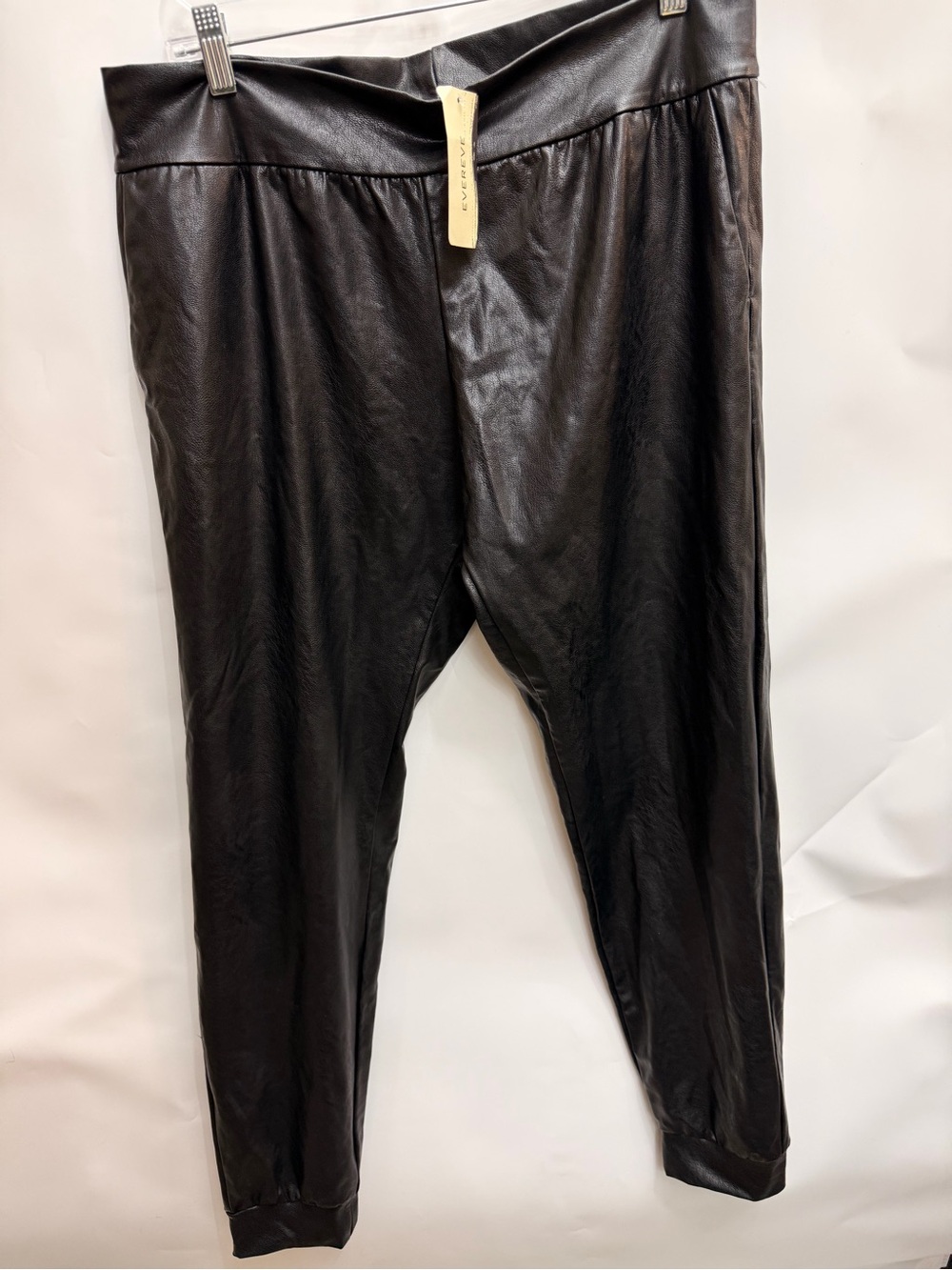Evereve Black Faux Leather Jogger Pants women’s size XL